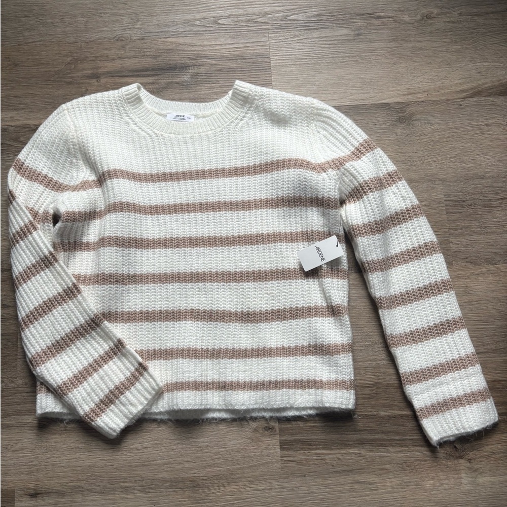 NWT stripe knitted sweater​​